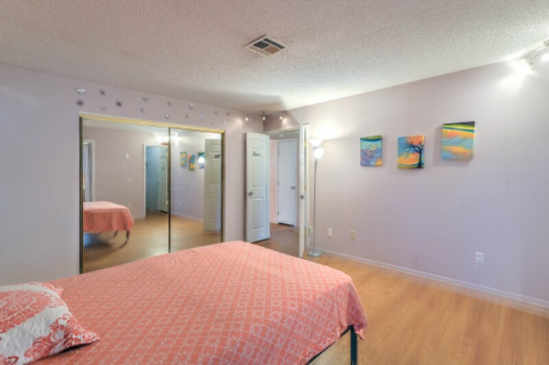 Building Photo - 1751 E Reno Ave