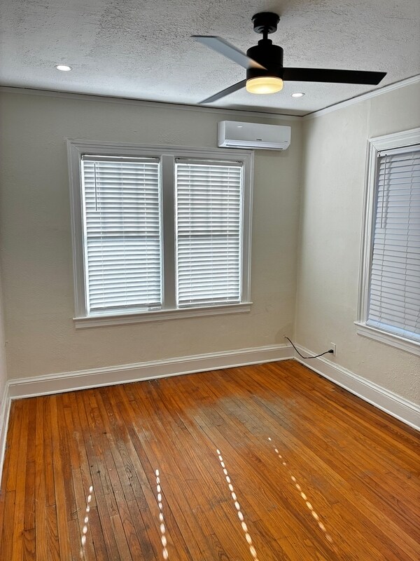 Building Photo - 2742 Riverside Ave