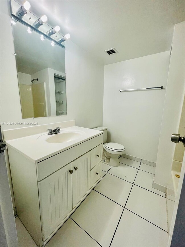 Building Photo - 13499 Biscayne Blvd