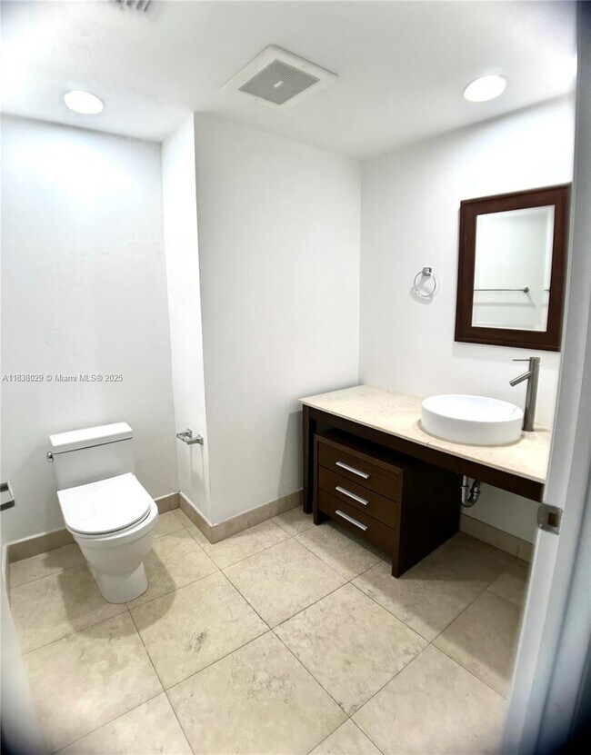 Building Photo - 465 Brickell Ave