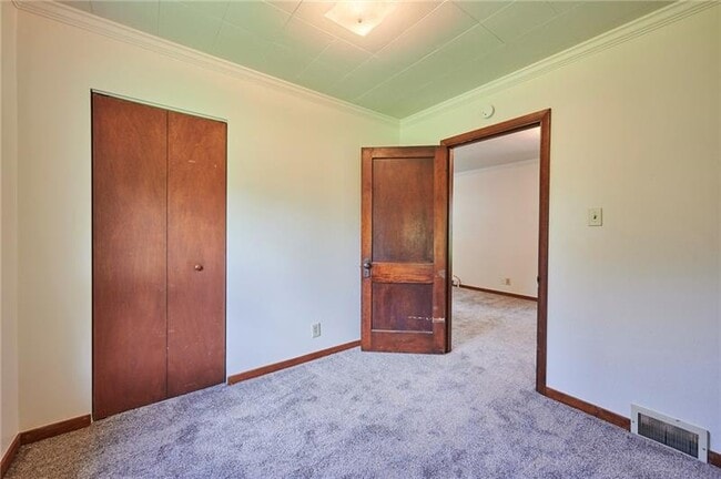 Building Photo - 105 Howard Derrick Ln