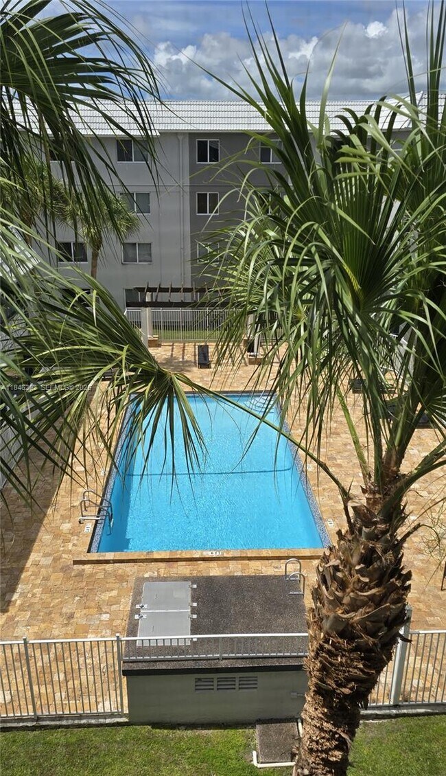 Building Photo - 10820 SW 200th Dr