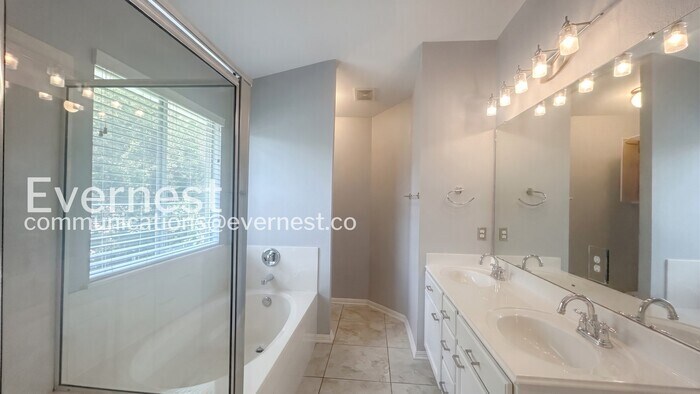 Building Photo - 1136 Emmitt Run
