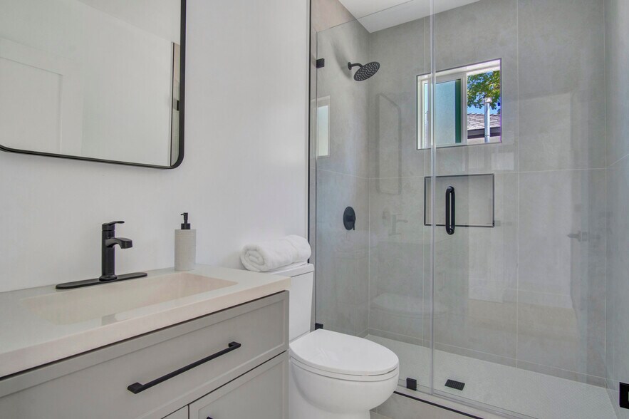 Building Photo - 18406 Jovan St