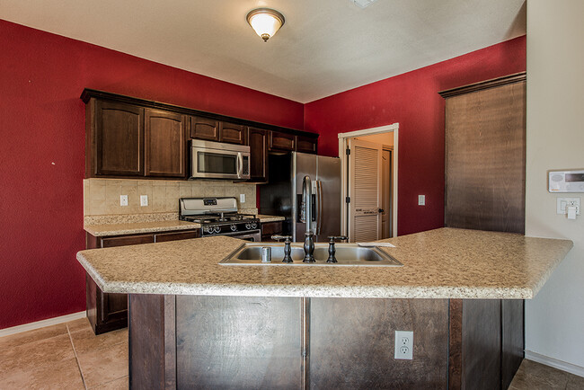 Building Photo - STYLISH NORTHEAST EL PASO HOME FOR RENT