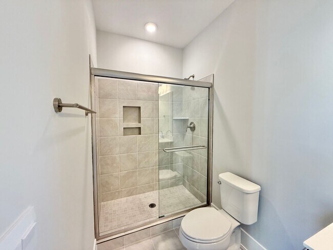 Building Photo - Newly Built 5BD, 4.5BA Knightdale Home wit...