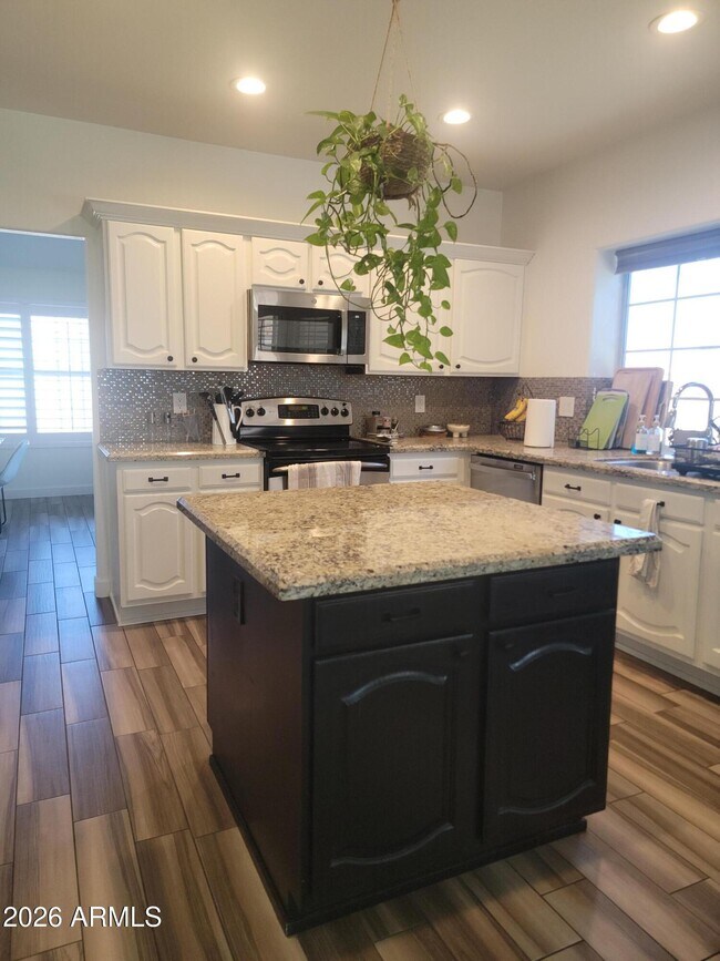 Building Photo - 1729 E Brookwood Ct