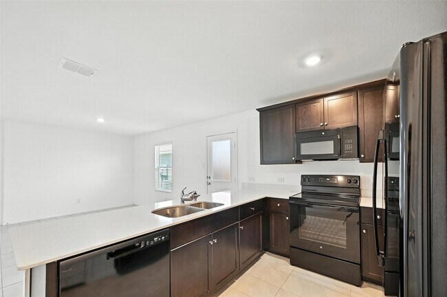 Building Photo - 208 Rubylace Dr