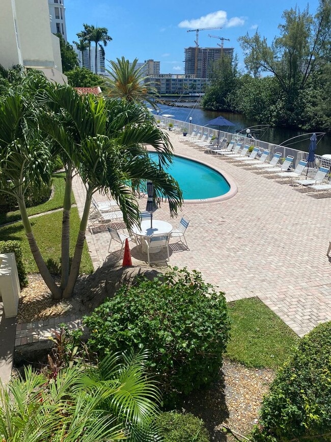 Building Photo - Great Condo in Pompano Beach Just West of ...