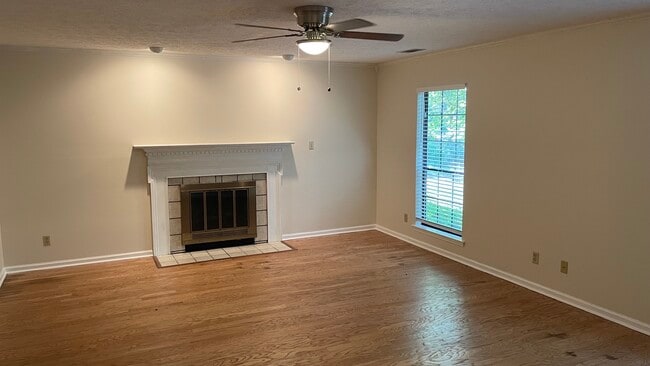 Building Photo - 130 Briarwood Ln