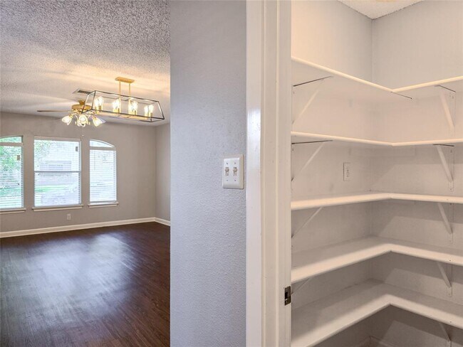 Building Photo - 1318 Chalk Ln
