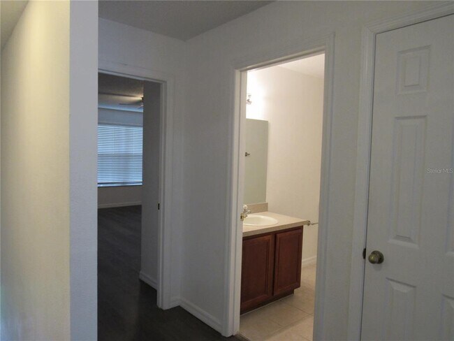 Building Photo - 202 Walnut Crest Run