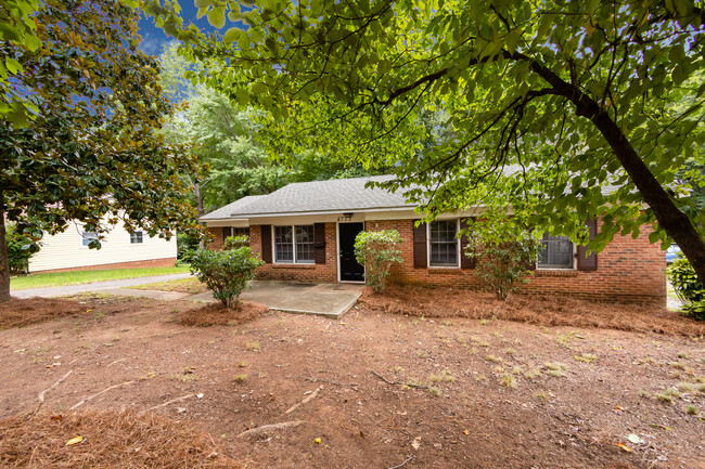 Building Photo - 4713 Belle Plaine Dr