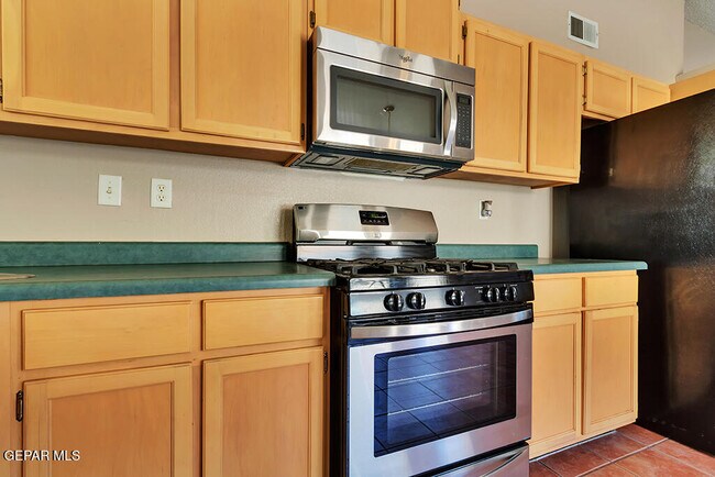 Building Photo - 1417 Plaza Verde Dr