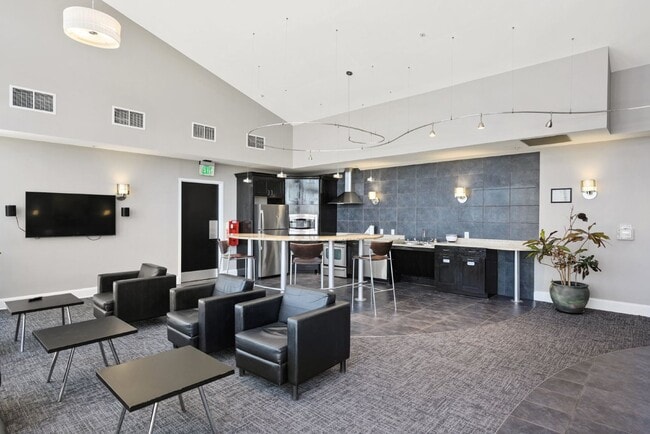 Building Photo - Downtown Raleigh Penthouse with Stunning View