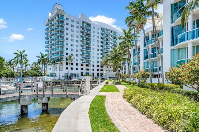 Building Photo - 7900 Harbor Island Dr