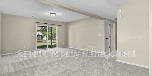 Building Photo - 482 N Mckenzie Ln