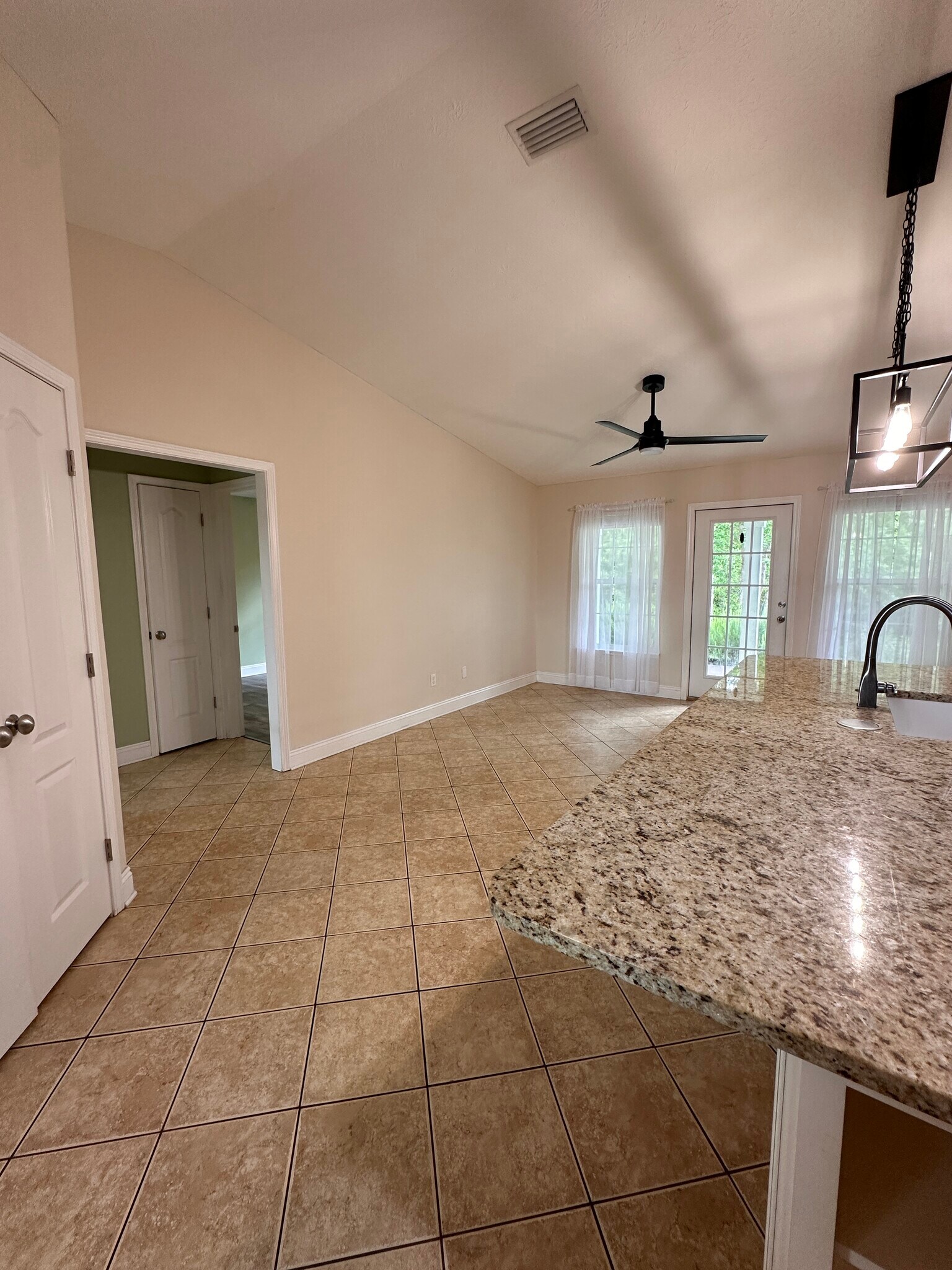 Building Photo - 603 Diamonte Cir