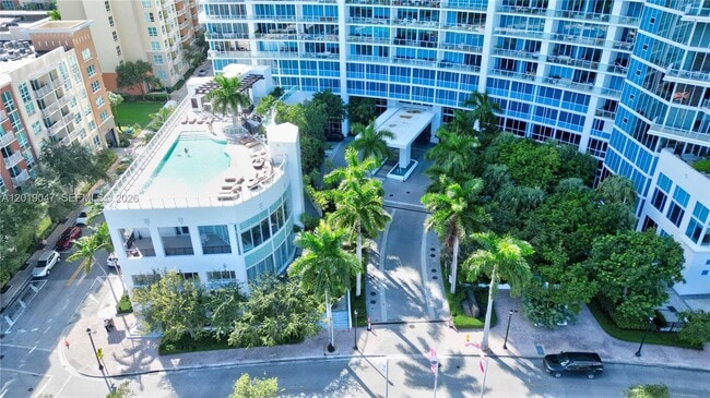 Building Photo - 2020 N Bayshore Dr