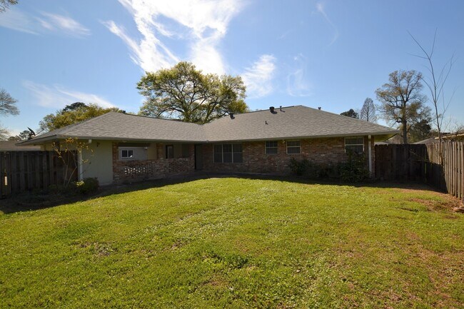 Building Photo - Newly Renovated 3 Bedroom Home in Sherwood...