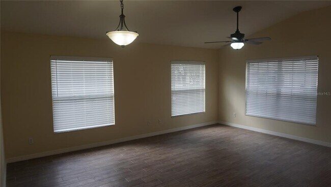 Building Photo - 739 Straw Lake Dr