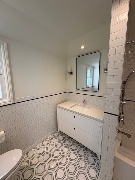 Building Photo - 1703 Funston Ave