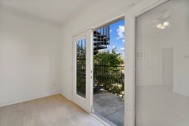 Building Photo - 5617 Lindell Ave