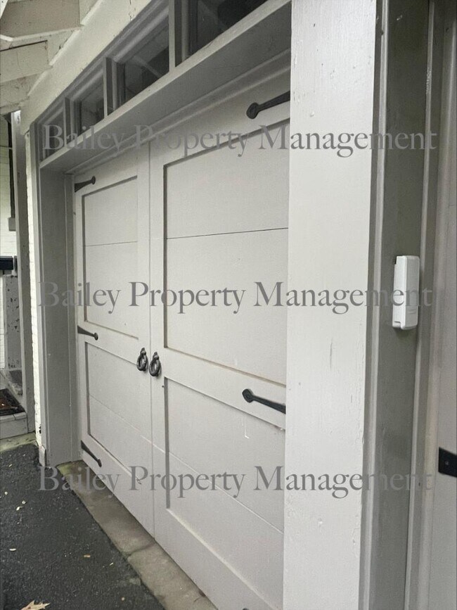 Building Photo - 2541 Cherokee Pkwy