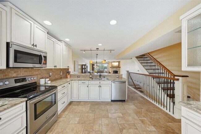 Building Photo - 637 Pinellas Bayway