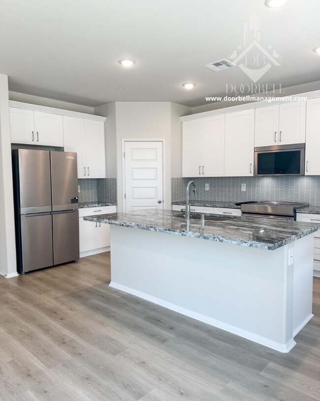 Building Photo - 2097 Mandarin Ln