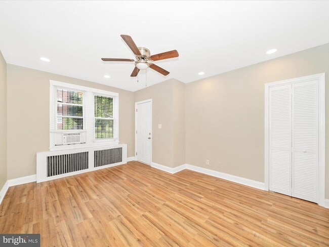 Building Photo - 4215 Dix St NE