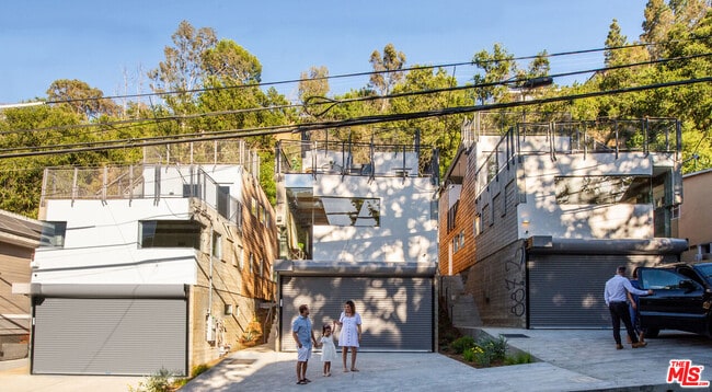 Building Photo - 8872 Wonderland Ave