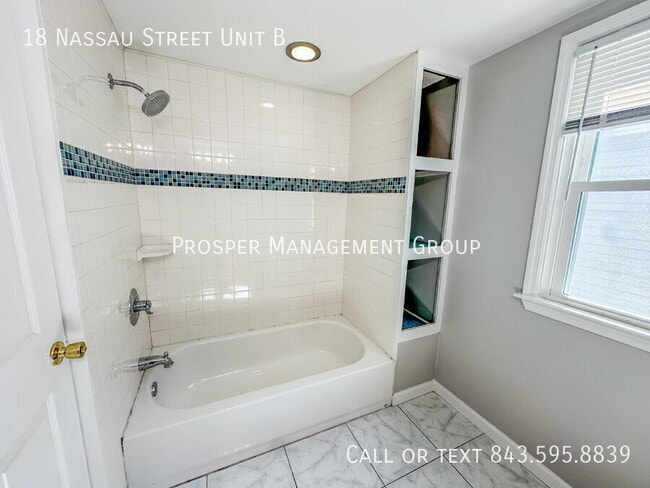 Building Photo - Bright & Spacious 1-Bedroom Upstairs Apart...