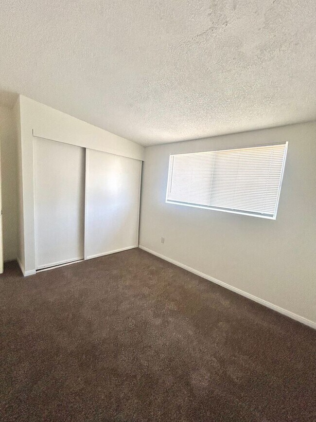 Building Photo - 73844 Sun Valley Dr