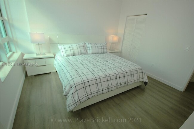 Building Photo - 950 Brickell Bay Dr