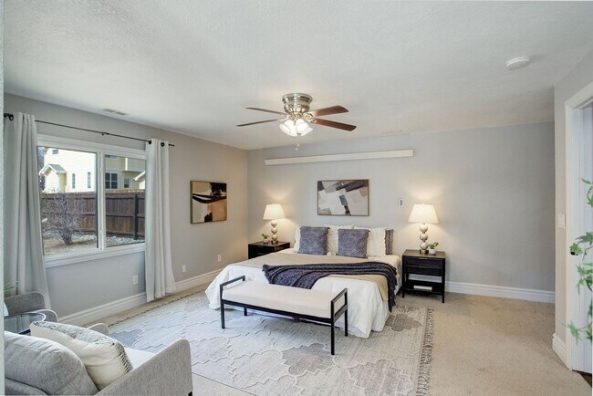 Building Photo - 4 Bed | 2 Bath | Spacious Backyard | Prime...