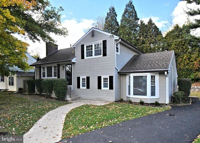 Building Photo - 201 Montgomery Ave