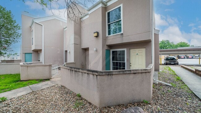 Building Photo - Two bedroom Condo Near Palmer Park