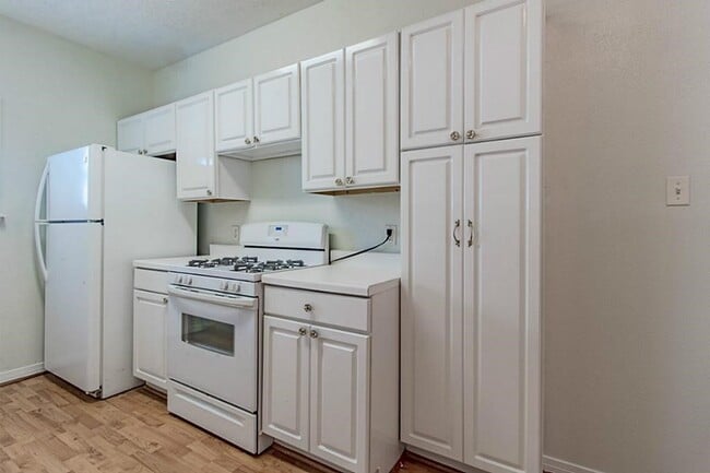 Building Photo - 837 Peddie St