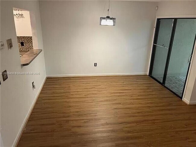 Building Photo - 1556 N 15th Terrace