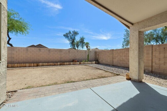 Building Photo - INCREDIBLE UPDATED 3 BEDROOM 2 BATH HOUSE ...