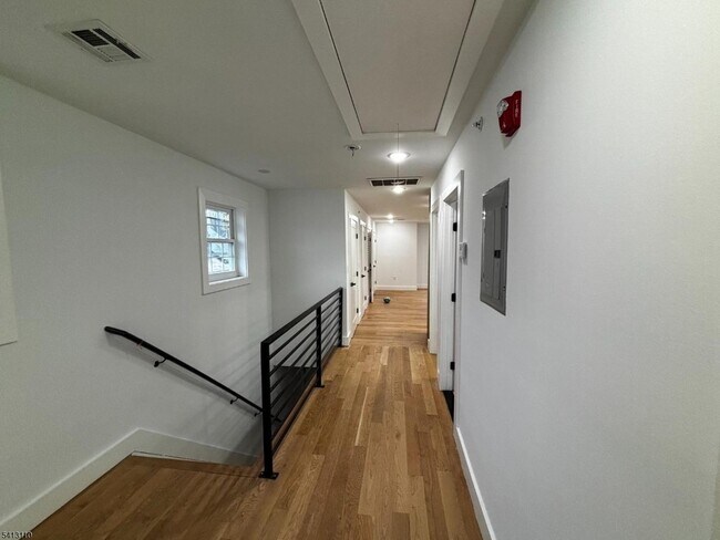 Building Photo - 81 N Clinton St