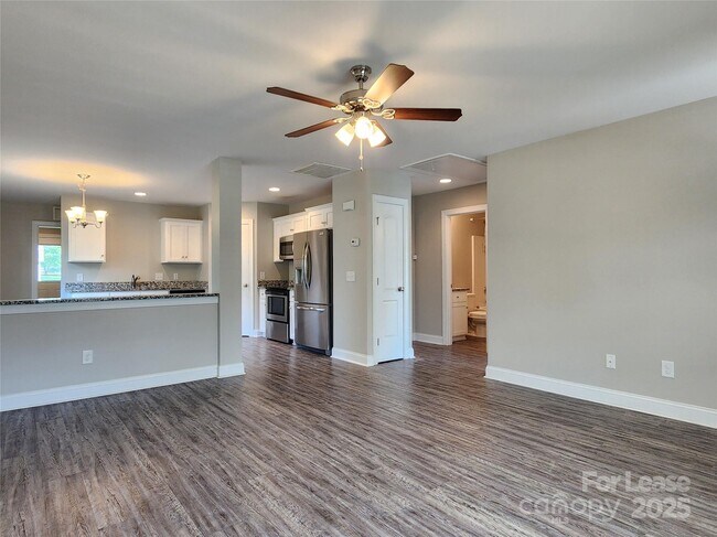 Building Photo - 1556 Kingston Dr