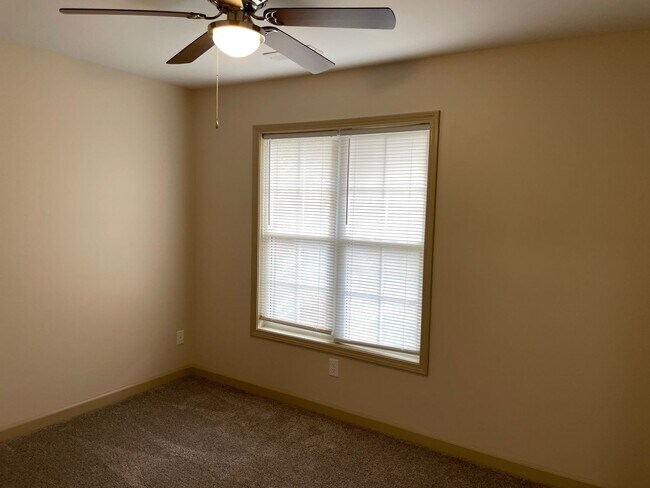 Building Photo - 1304