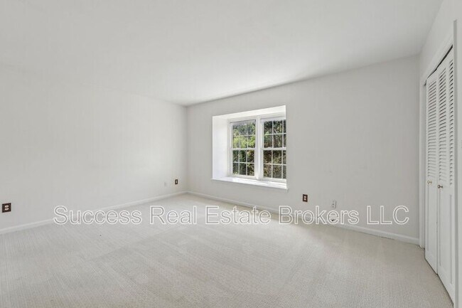 Building Photo - 98 La Rue Pl NW
