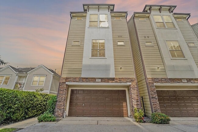 Primary Photo - 2421 Beall St