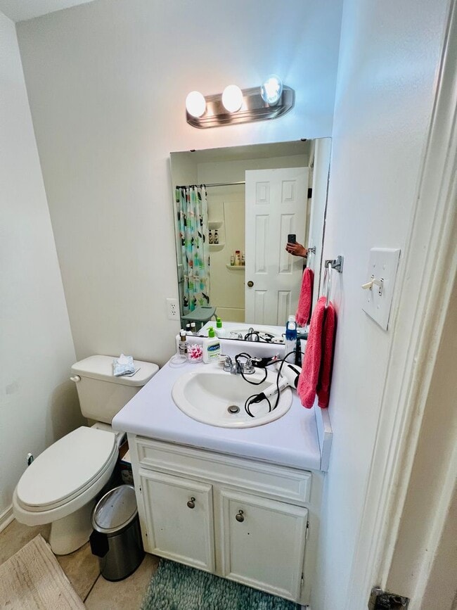 Building Photo - Charming 4-Bedroom Home with Ample Space and Modern Amenities