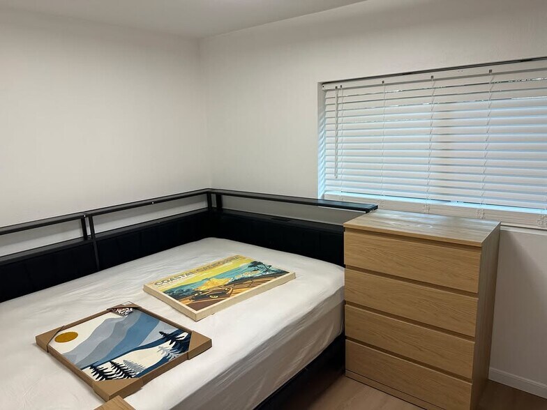 Building Photo - 22 Central Dr