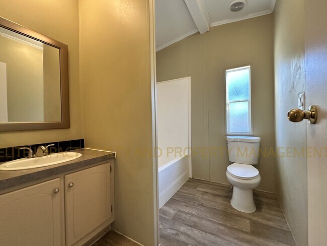 Building Photo - 1664 W Coralbrooke Dr