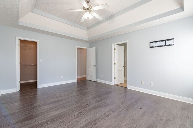 Building Photo - Spacious 4 Bedroom, 3 Bathroom Home in Cov...